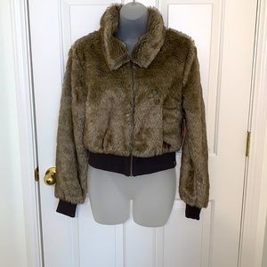 New without tag  Artificial jacket. Size medium.